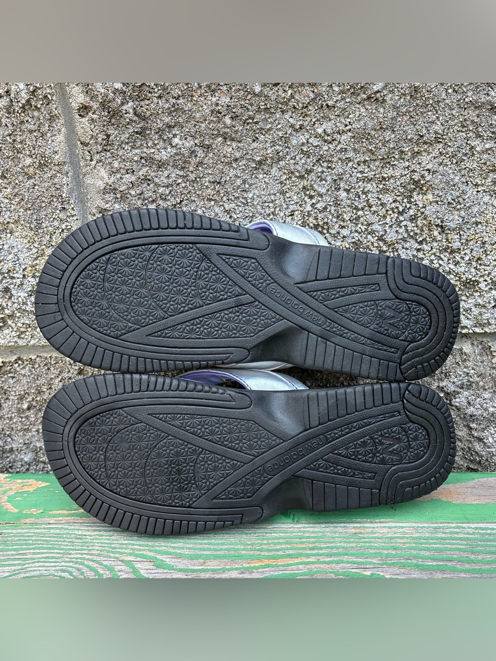 New Balance JoJo Thong Sandals Sz 9 Lilac Silver Flip Flops Beach Vacation - Picture 3 of 12